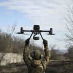 Ukraine : L’armée de l’air abat 41 drones russes. Militaire ukrainien (©)(ARIS MESSINIS / AFP)