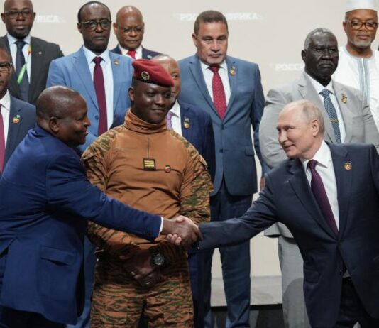 Russie : Moscou envisage d’exempter les visas pour plusieurs pays africains, facilitant ainsi les échanges entre les deux régions.