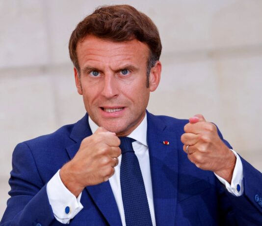 Macron ne demissionnera pas et fera un nouveau gouvernement Macron ne demissionnera pas
